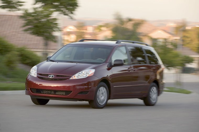 2010 Toyota Sienna LE Picture