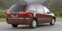 2010 Toyota Sienna Pictures