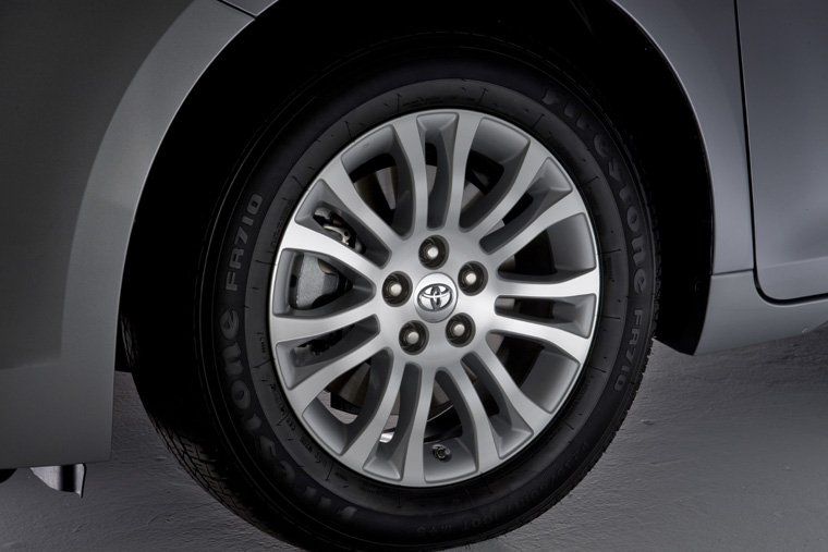 2011 Toyota Sienna XLE Rim Picture