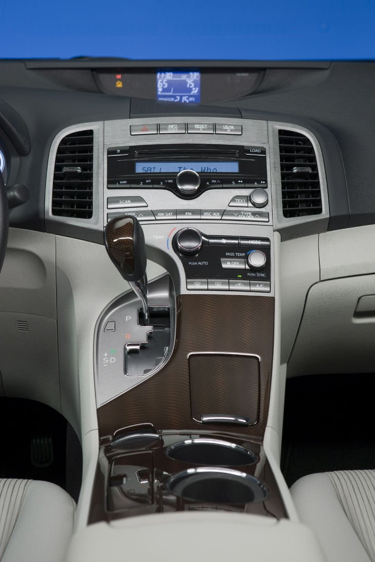 2010 Toyota Venza Center Dashboard Picture