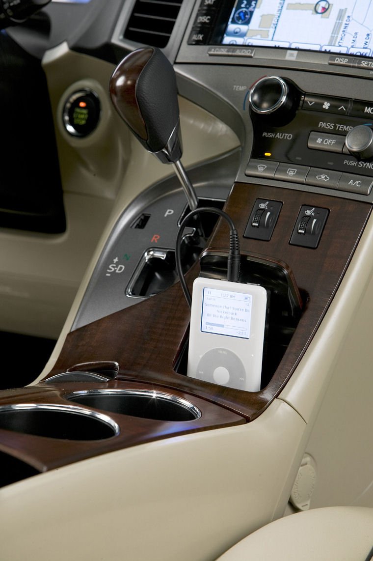 2010 Toyota Venza Center Console Picture