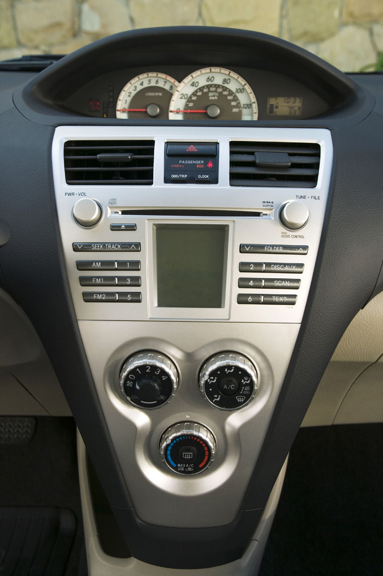 2007 Toyota Yaris Sedan Dashboard Console Picture