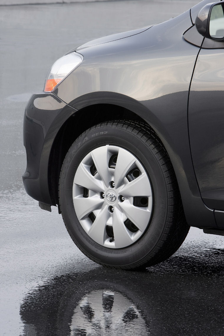 2009 Toyota Yaris Sedan Rim Picture