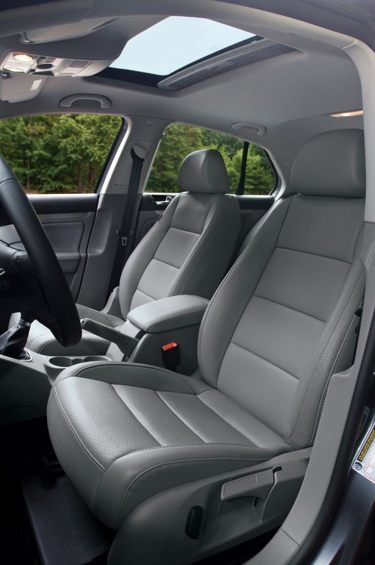 2009 Volkswagen (VW) Jetta TDI Front Seats Picture