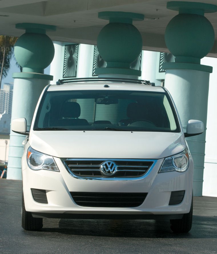 2009 Volkswagen Routan Picture