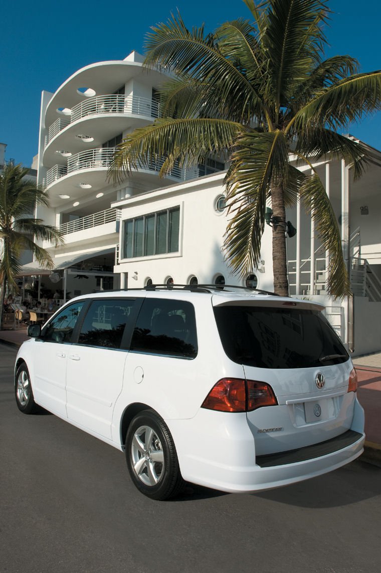 2009 Volkswagen Routan Picture