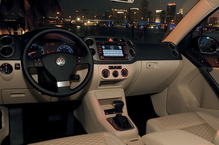 2009 Volkswagen Tiguan Interior Picture