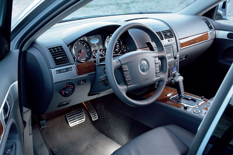 2008 Volkswagen Touareg V10 TDI Interior Picture
