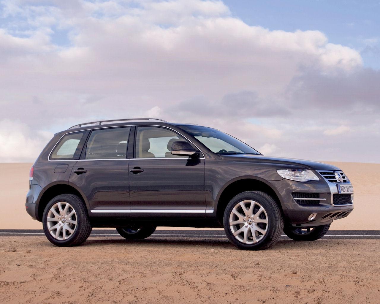 Volkswagen Touareg Desktop Wallpaper